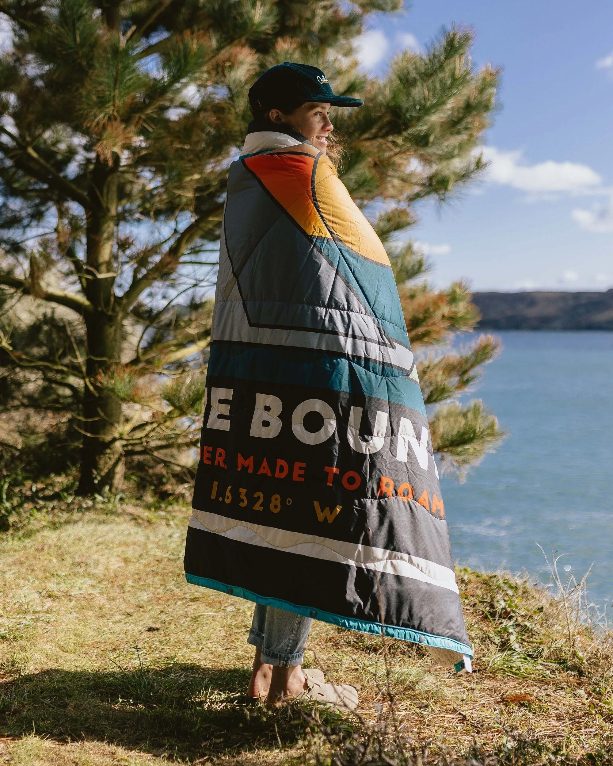 Cabin Recycled Sherpa Blanket - Black 'Nowhere Bound' Print